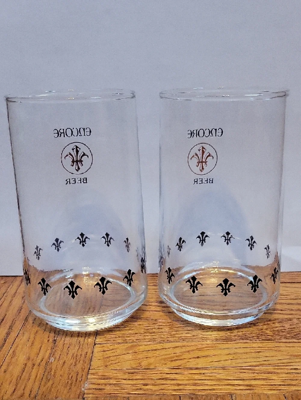 Schlitz Brewing Co Encore Beer Glasses Glass with Black Fleur-de-Lis Lot of 2
